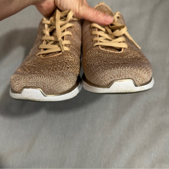 APL Athletic Propulsion Labs TechLoom Pro Phantom sneakers in rose gold, size 9 - Picture 9 of 15